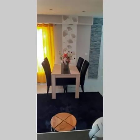 Daire Charmante Petite Maison